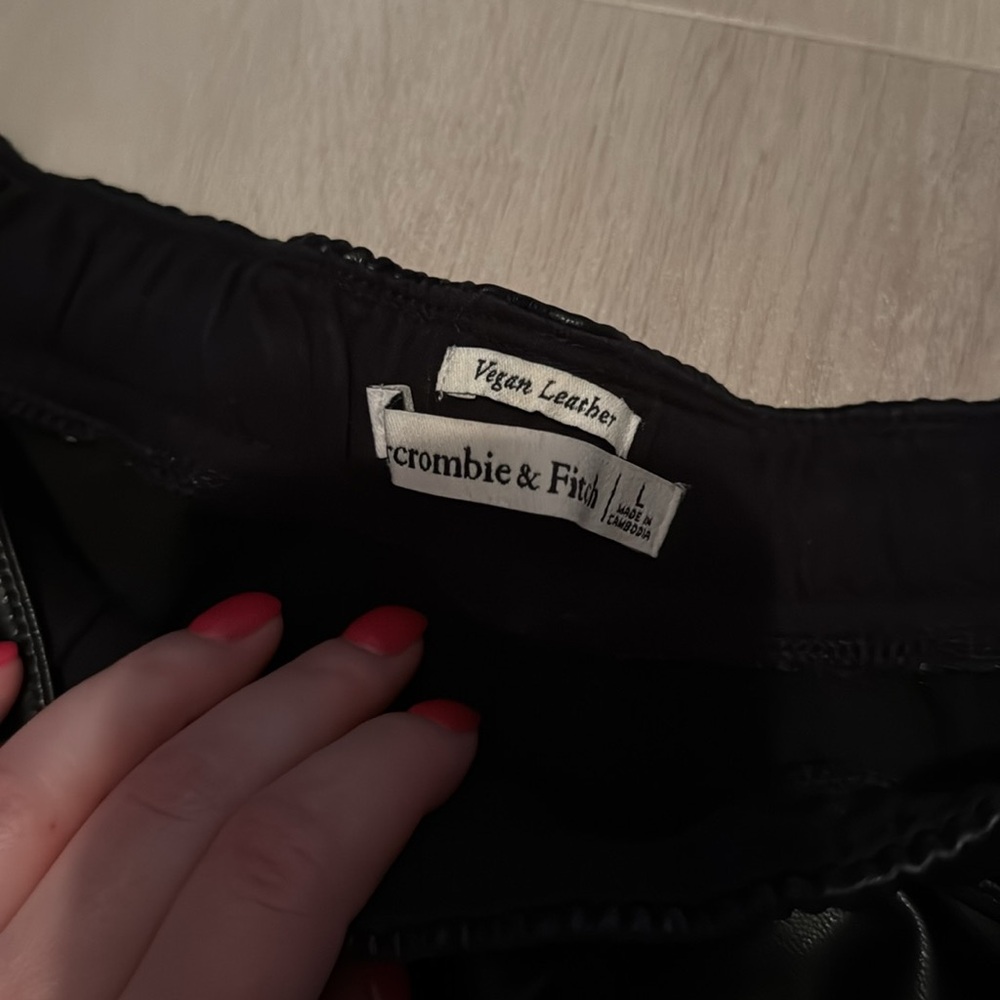 Abercrombie and fitch vegan Leather Joggers - Picture 4 of 8